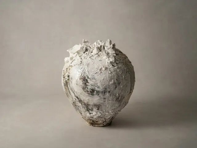 Kazahana, moon jar, 2023